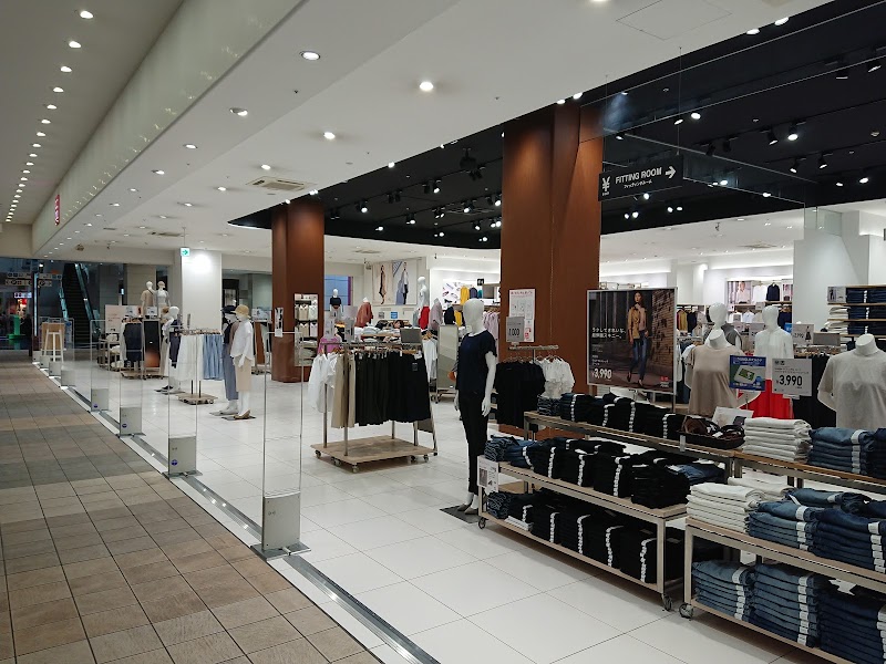 ユニクロ スマーク伊勢崎店 群馬県伊勢崎市西小保方町 衣料品店 衣料品 グルコミ