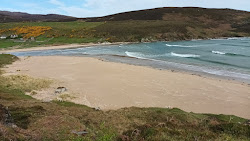 Foto von Achininiver Beach mit türkisfarbenes wasser Oberfläche