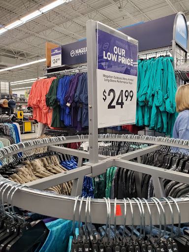 Sporting Goods Store «Academy Sports + Outdoors», reviews and photos, 4526 W Wendover Ave, Greensboro, NC 27409, USA