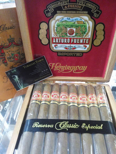 Tobacco Shop «Tobacco Town», reviews and photos, 17108 Fort St, Riverview, MI 48193, USA