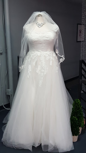 Bridal Shop «Divas Closet Bridal Boutique», reviews and photos, 1034 Merriam Ln, Kansas City, KS 66103, USA