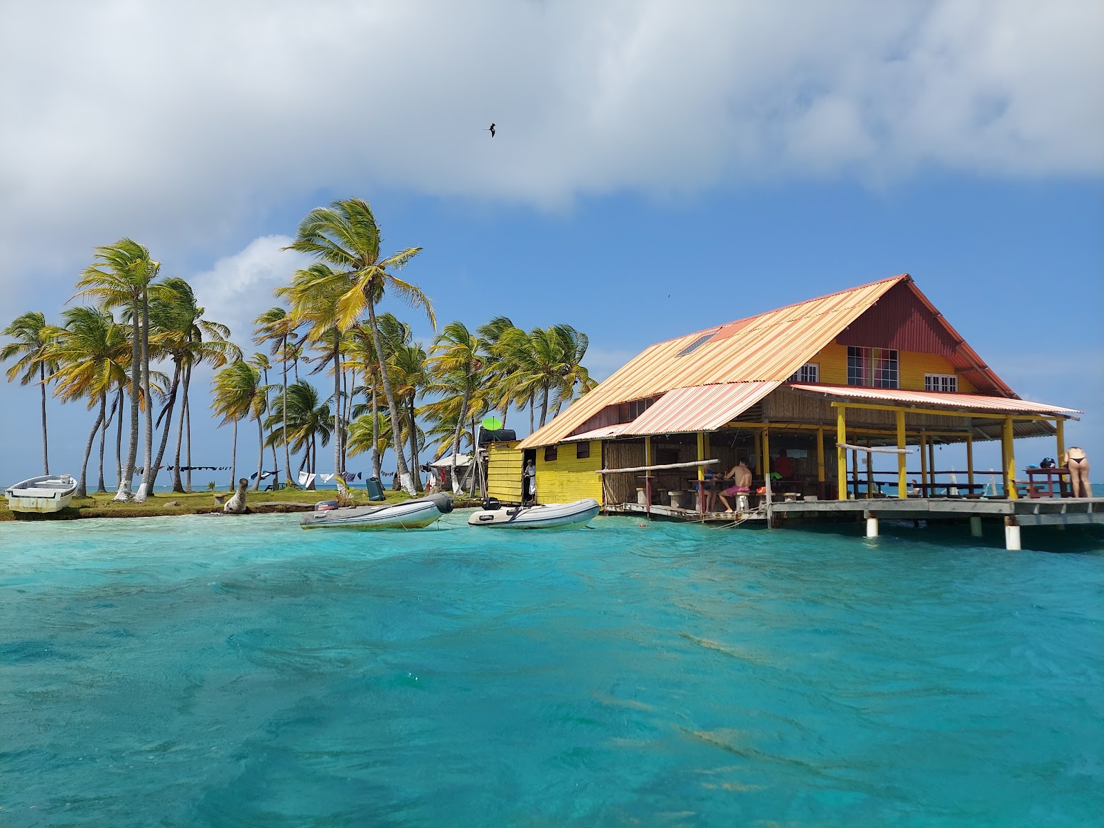 Nugu Dup beach'in fotoğrafı düz bir kıyı şeridi ile birlikte