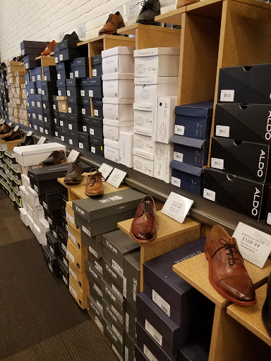 Shoe Store «DSW Designer Shoe Warehouse», reviews and photos, 1595 CT-71, Farmington, CT 06032, USA