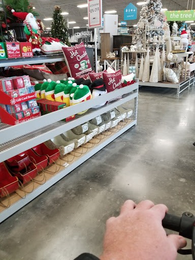 Home Goods Store «At Home», reviews and photos, 1811 N Dixie Hwy, Elizabethtown, KY 42701, USA