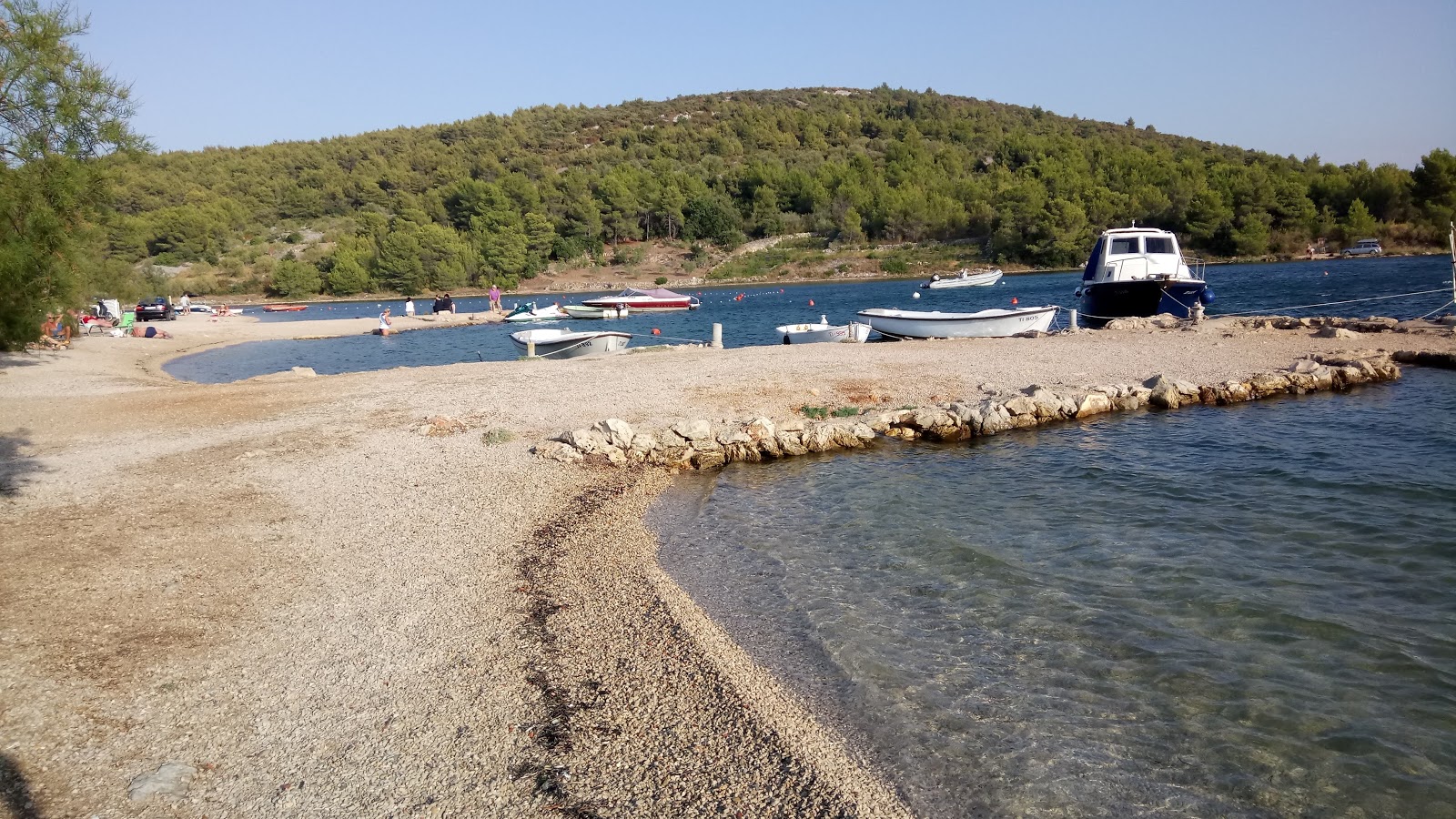 Foto van Pirovac II beach met kleine baaien