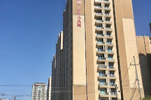 Iskan Apartments image