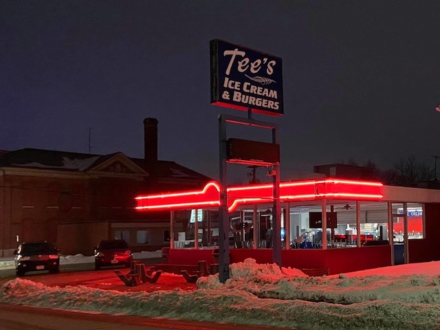 Tee's Ice Cream & Burgers 52761