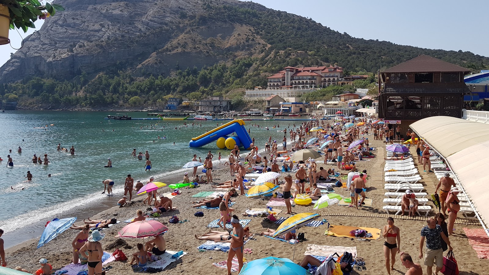 Foto von Zelenaya Buhta Strand mit langer gerader strand