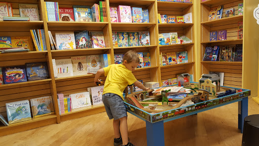 Book Store «Barnes & Noble», reviews and photos, 2800 S Rochester Rd, Rochester Hills, MI 48307, USA