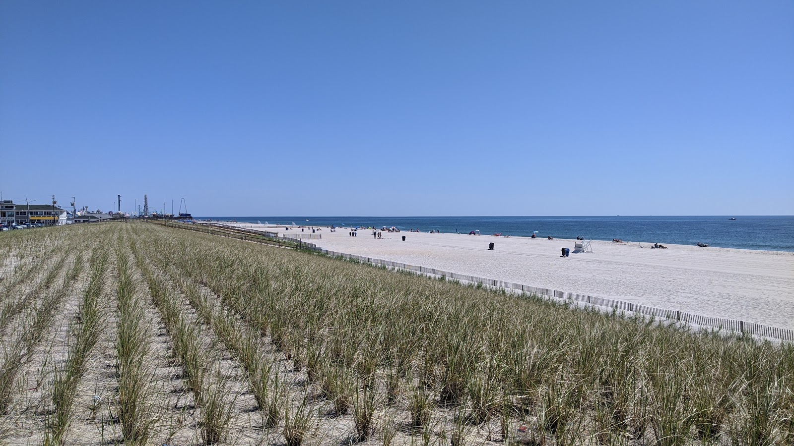Seaside Park Beach的照片 带有长直海岸