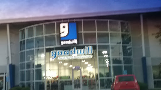 Thrift Store «Goodwill Retail Store of Chesterfield – The Valley», reviews and photos, 17355 Edison Ave, Chesterfield, MO 63005, USA