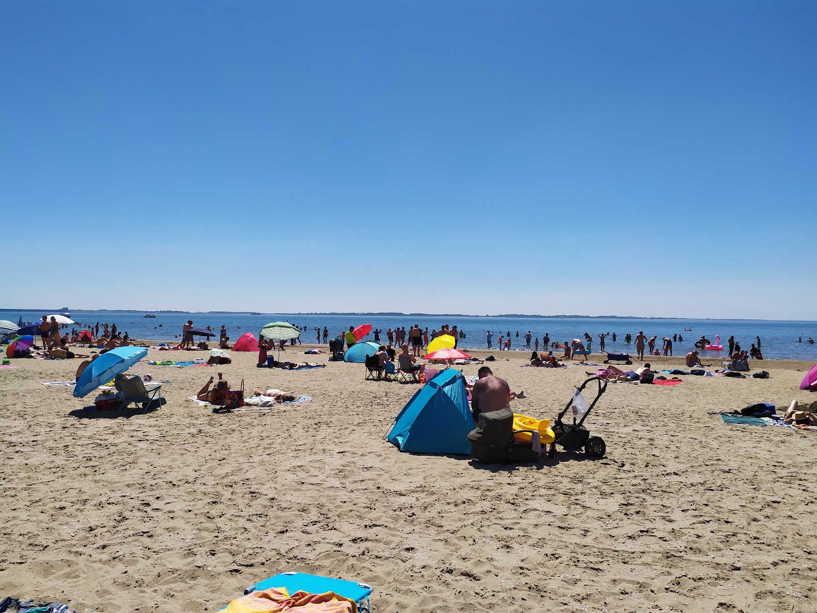 Badstrand Rockanje'in fotoğrafı uzun koy ile birlikte