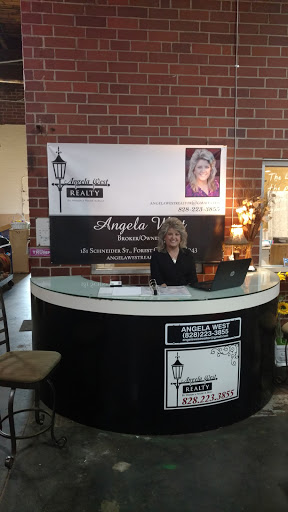 Shopping Mall «Flea Town USA», reviews and photos