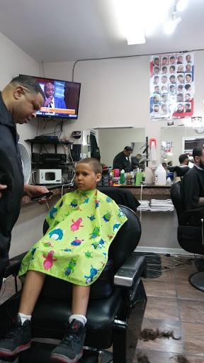 Barber Shop «Top Notch Barbershop», reviews and photos, 353 E Main St, Middletown, NY 10941, USA