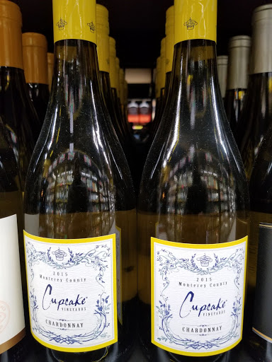 Liquor Store «Gold Crown Liquors Store», reviews and photos, 3425 N Clark St, Chicago, IL 60657, USA