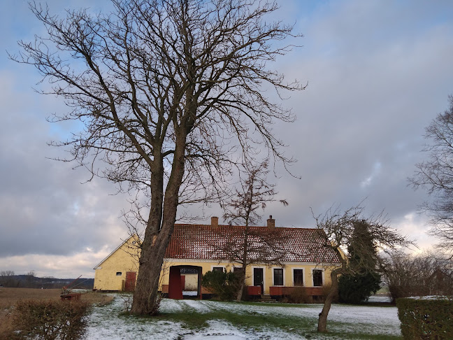 Østerlars Præstegård - Kirke