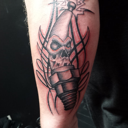 Tattoo Shop «Lady Luck Tattoo Studio», reviews and photos, 220 N Benton St, Woodstock, IL 60098, USA