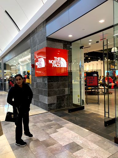 Clothing Store «The North Face», reviews and photos, 1 Garden State Plaza Blvd, Paramus, NJ 07652, USA