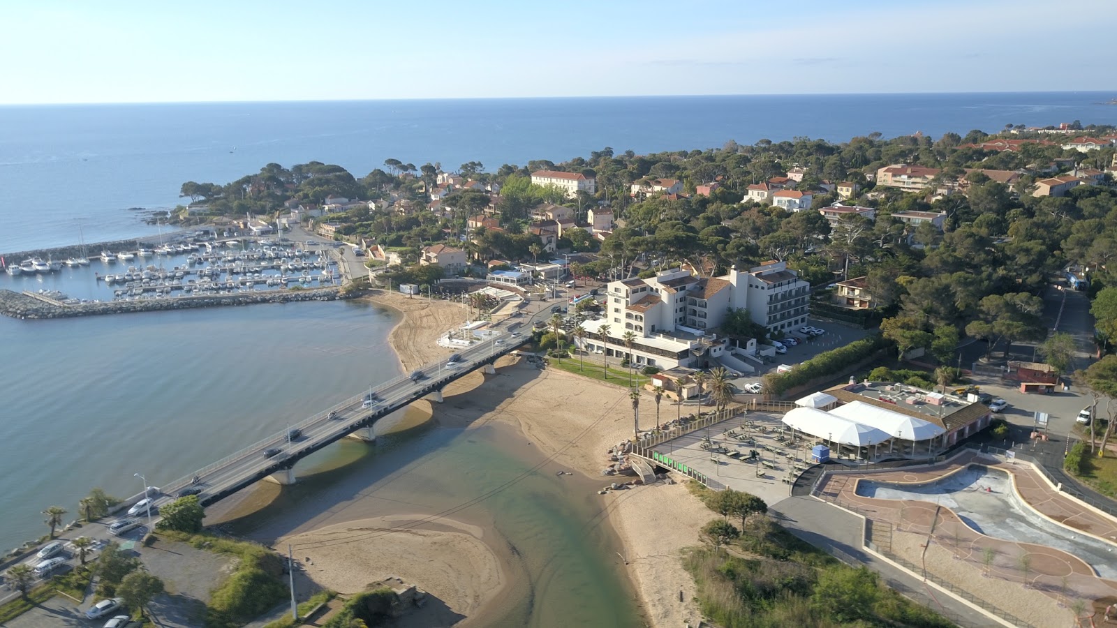 Foto von Plage de la Galiote und die siedlung