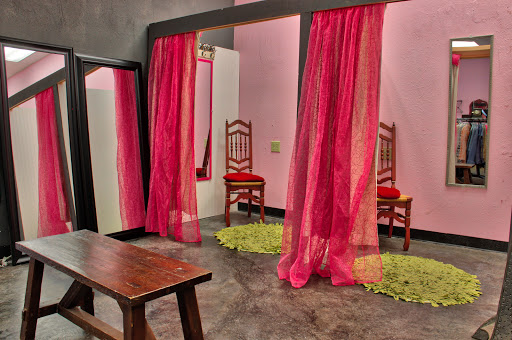 Boutique «What Women Want Resale Boutique», reviews and photos, 9012 Research Blvd Ste C12, Austin, TX 78758, USA