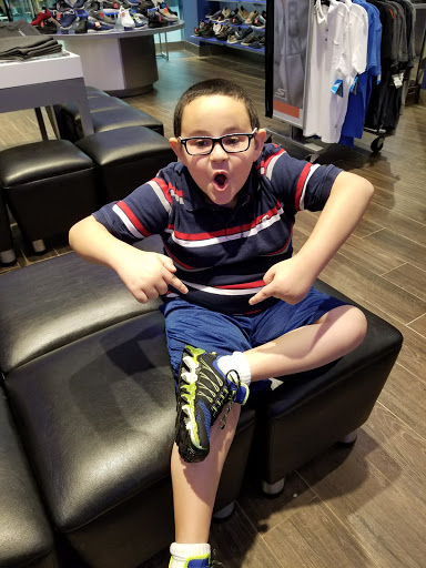 Shoe Store «SKECHERS Retail», reviews and photos, 459 Brandon Town Center Dr #554, Brandon, FL 33511, USA