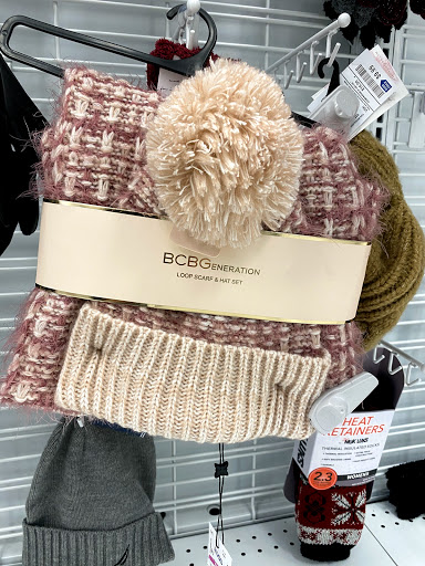 Clothing Store «Ross Dress for Less», reviews and photos, 701 N Milwaukee Ave, Vernon Hills, IL 60061, USA