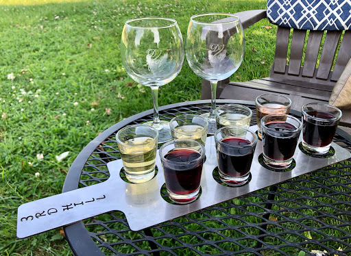 Winery «Third Hill Winery @ DeMello Vineyards», reviews and photos, 2110 Quicksburg Rd, Quicksburg, VA 22847, USA