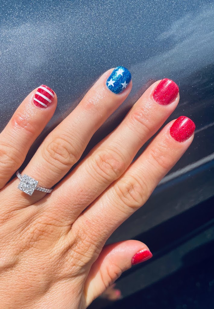 T H Nails 32955