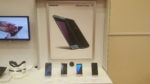 Cell Phone Store «Verizon Authorized Retailer - Wireless Zone», reviews and photos, 25031 Riding Plaza, South Riding, VA 20152, USA