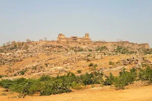 Garh Kundar Fort image
