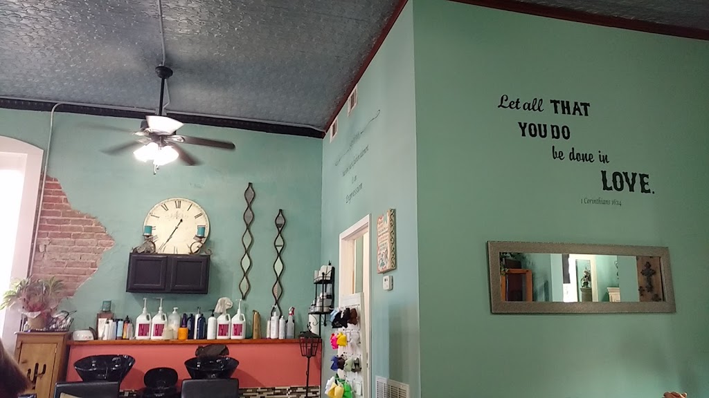 Expressions Hair Studio 72823