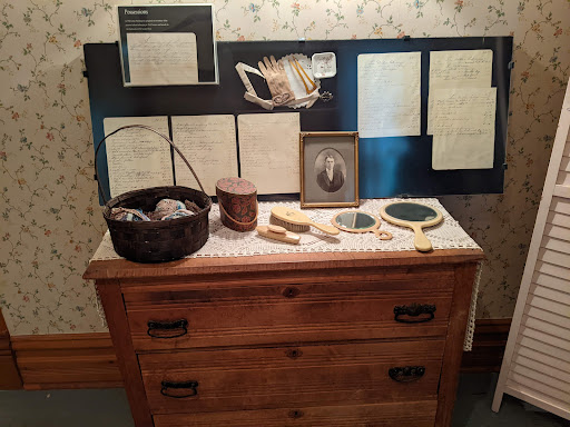 Tourist Attraction «Ernest Hemingway Birthplace», reviews and photos, 339 N Oak Park Ave, Oak Park, IL 60302, USA