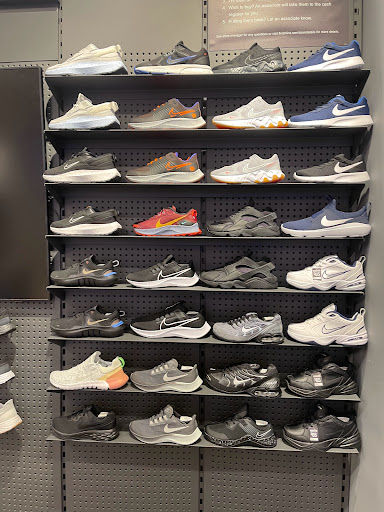 Shoe Store «Finish Line», reviews and photos, 2801 Stevens Creek Blvd, Santa Clara, CA 95050, USA
