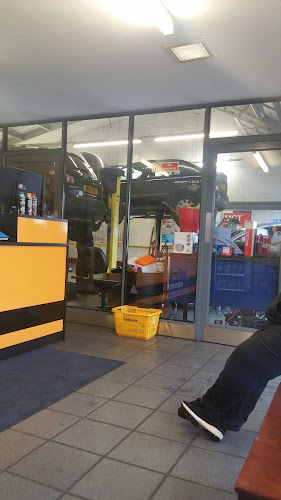 Reviews of Halfords Autocentre Cardiff (North Road) in Cardiff - Auto repair shop