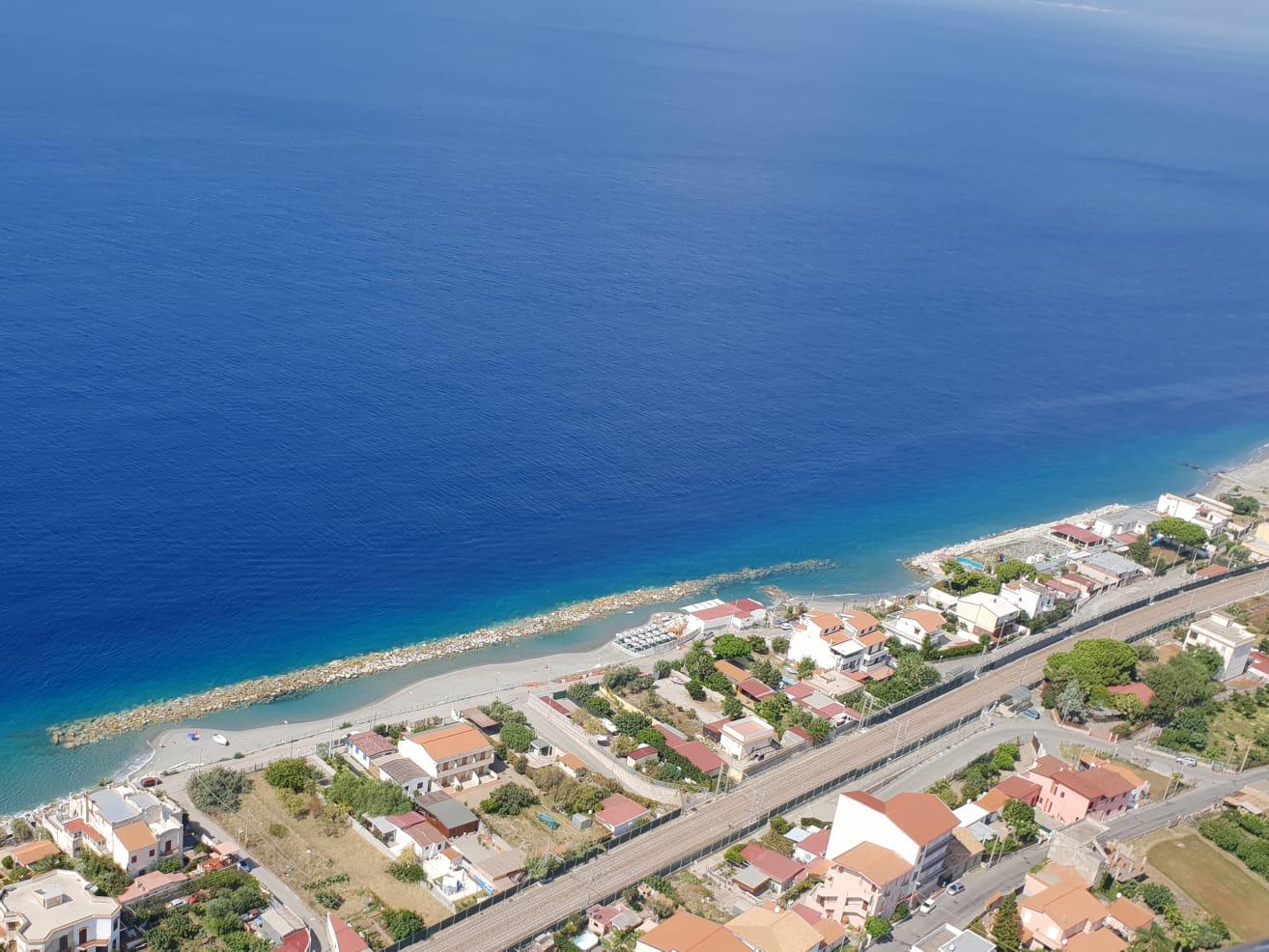 Fotografija Spiaggia Bocale I z modra voda površino