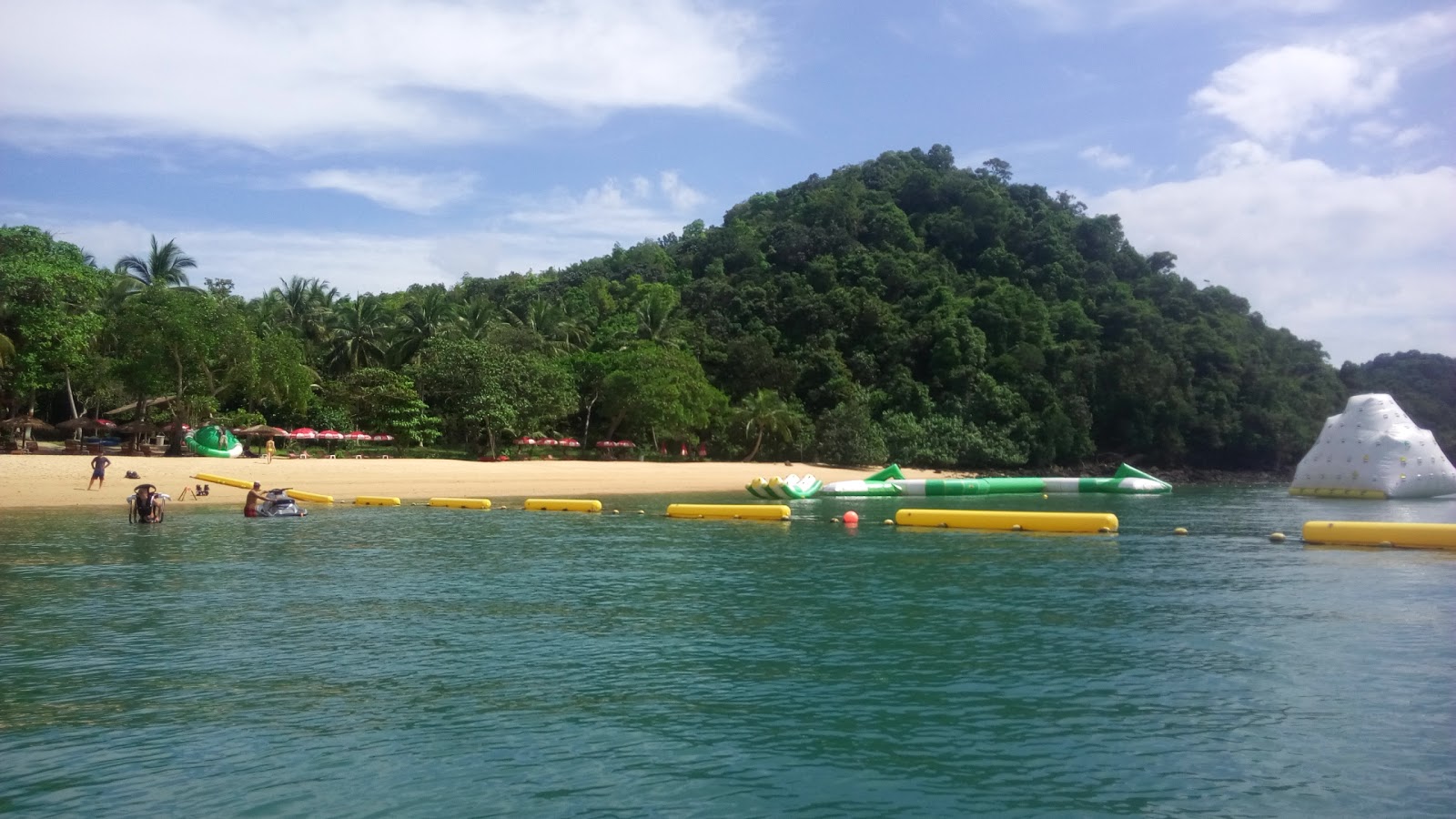 Foto van Coco Strand met turquoise puur water oppervlakte