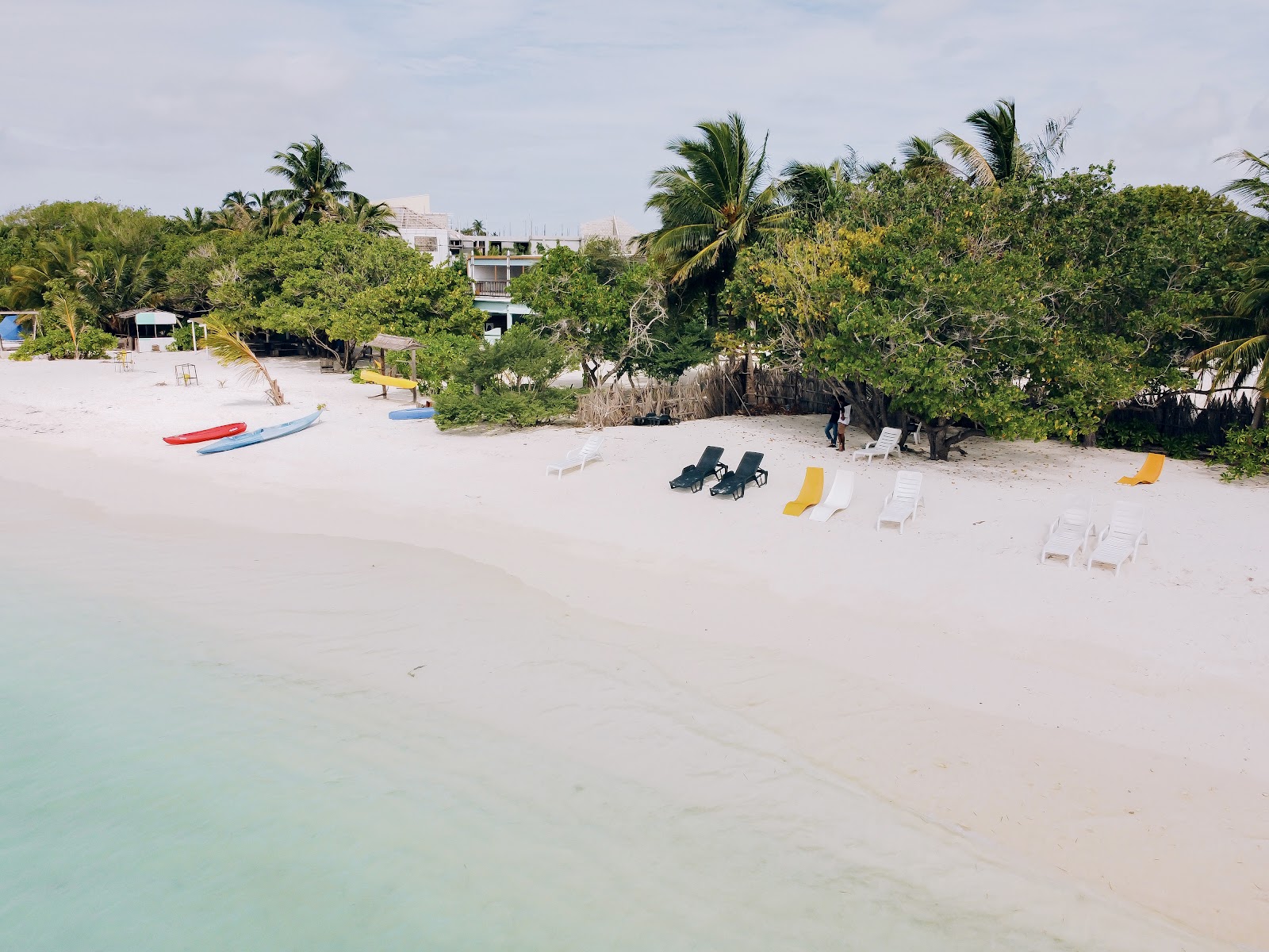 Zdjęcie Himmafushi Beach z powierzchnią turkusowa czysta woda