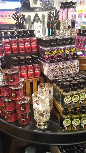 Beauty Supply Store «Bath & Body Works», reviews and photos, 34986 Midway Outlet Dr, Rehoboth Beach, DE 19971, USA
