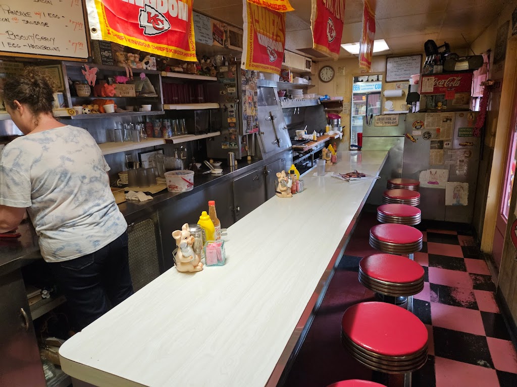 Nelle Belle's Diner 64118