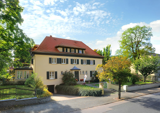Veterinarian Rüdiger Poenicke unter Glauchau, Sachsen