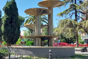 Fuente de la Plaza de España image