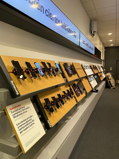 Cell Phone Store «Verizon», reviews and photos, 90-15 Queens Blvd, Elmhurst, NY 11373, USA