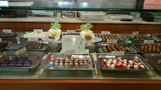 Dessert Shop «Sucré», reviews and photos, 3025 Magazine St, New Orleans, LA 70115, USA