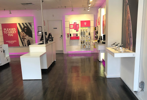 Cell Phone Store «T-Mobile», reviews and photos, 21213 Hawthorne Blvd, Torrance, CA 90503, USA