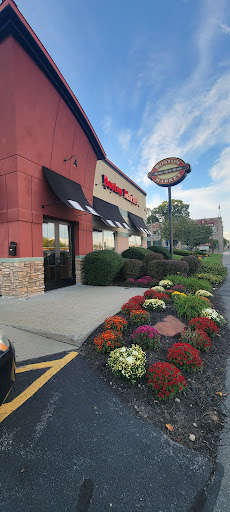 Boston Market, 14 Park Ave, Worcester, MA 01605, USA, 