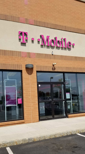 T-Mobile, 2431 US-1, North Brunswick Township, NJ 08902, USA, 
