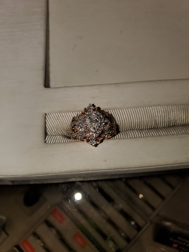 Jewelry Store «Kay Jewelers Outlet», reviews and photos, 901 Premium Outlets Dr, Monroe, OH 45050, USA