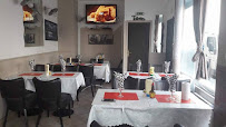 Atmosphère du Restaurant de spécialités d'Afrique de l'Ouest Le Bassamba à Paris - n°1