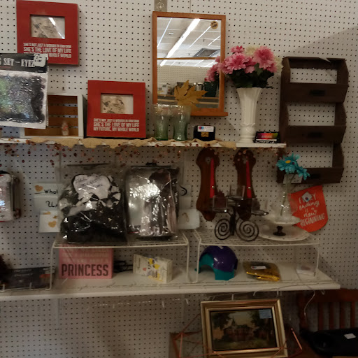 Flea Market «Traderbakers Flea Market», reviews and photos, 2080 Burton Ln, Martinsville, IN 46151, USA