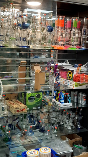 Tobacco Shop «Tundra Smoke Shop», reviews and photos, 2719 S Oneida St, Green Bay, WI 54304, USA